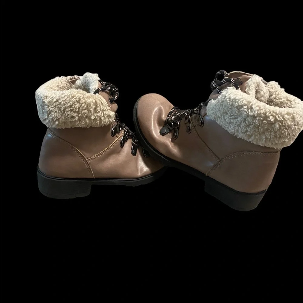 Steve Madden Jxeenia Faux Fur Boots Size 1 Mauve Color With Zippers